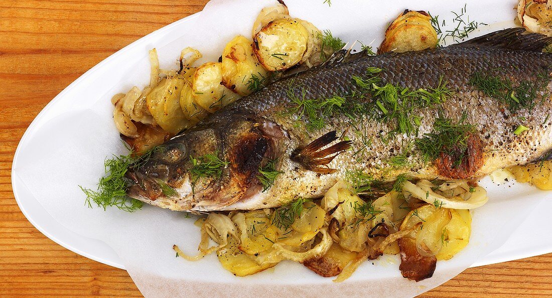 Sea bass on potatoes and fennel