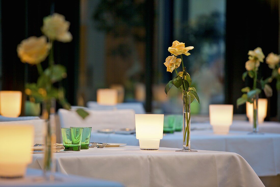 Table decorations in a restaurant