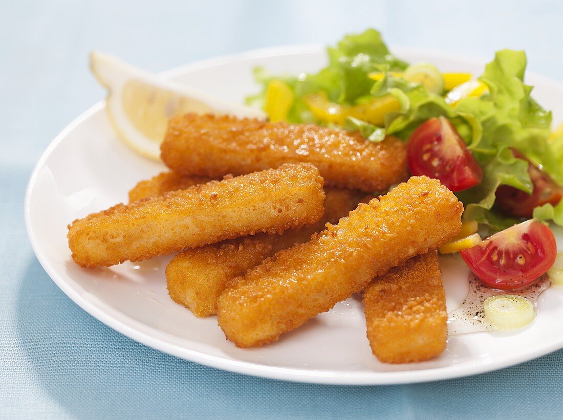 Fish fingers with mixed salad