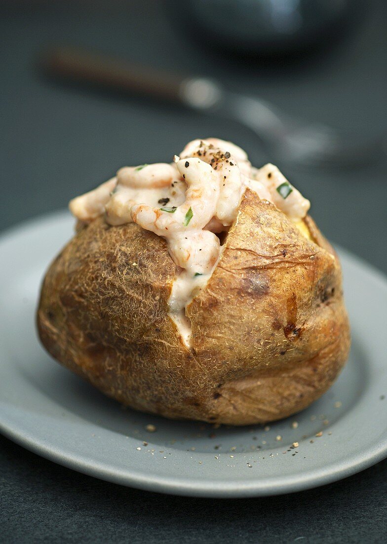 Baked potato with shrimps