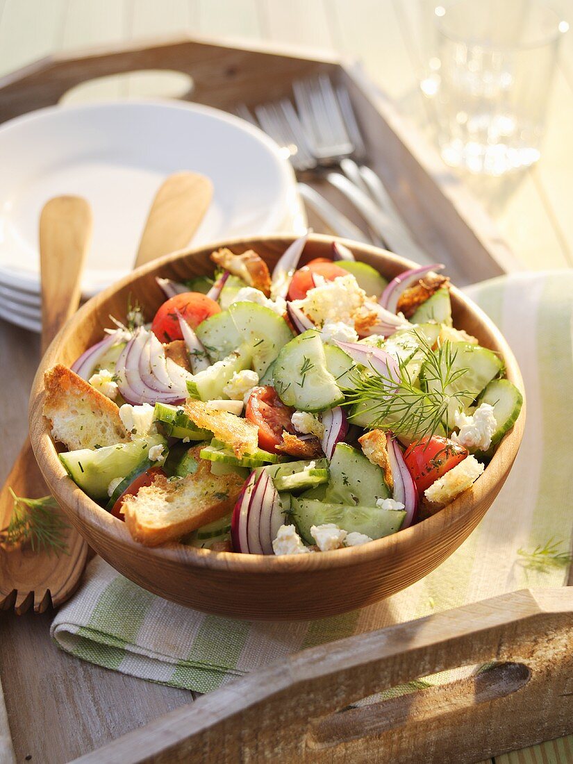 Brotsalat mit Gurke