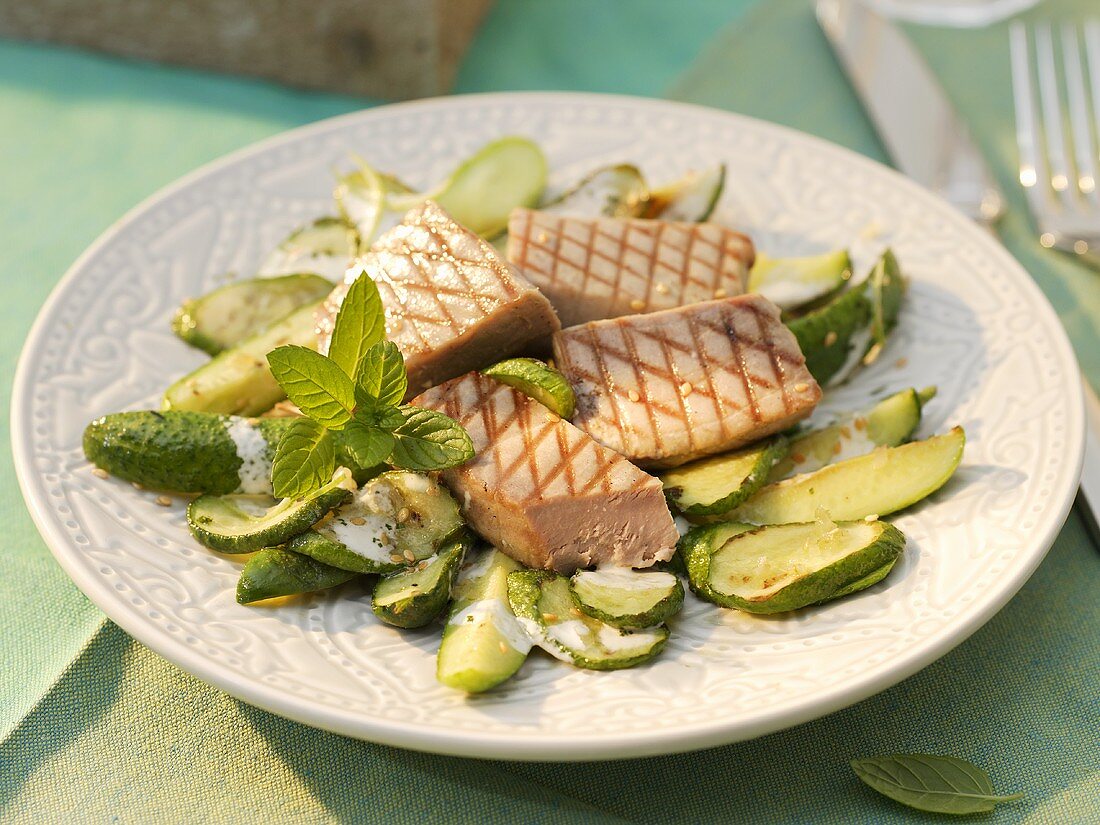 Grilled tuna pieces with cucumber