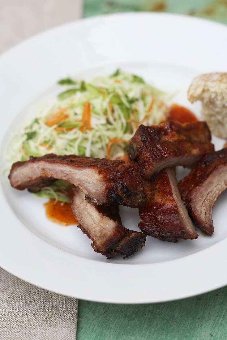 Spareribs mit Gemüsesalat