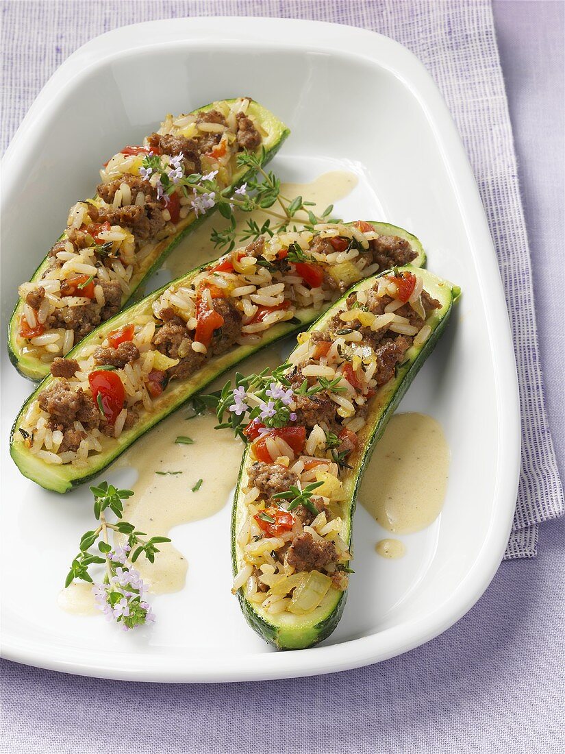 Gefüllte Zucchini mit Hackfleisch und Reis