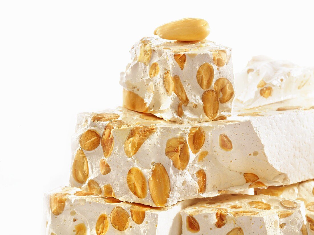 Torrone (Süssigkeit aus Honig und Nüssen)