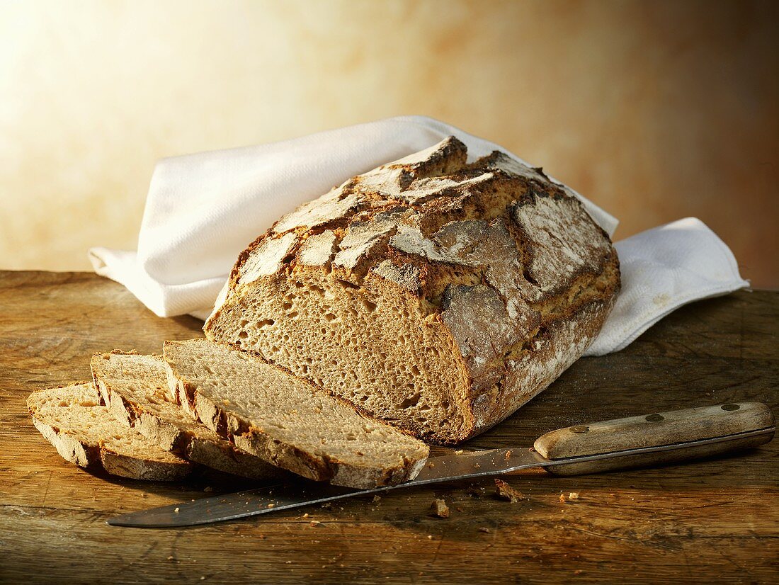 Crusty bread (partly sliced)