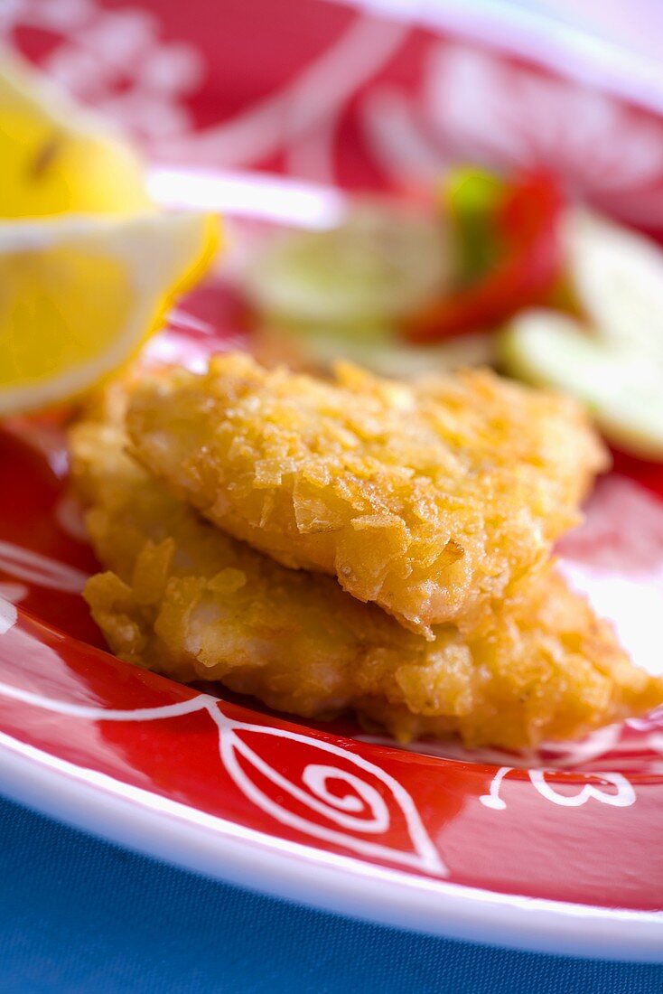 Panierte Fischfilets mit Zitronenecken