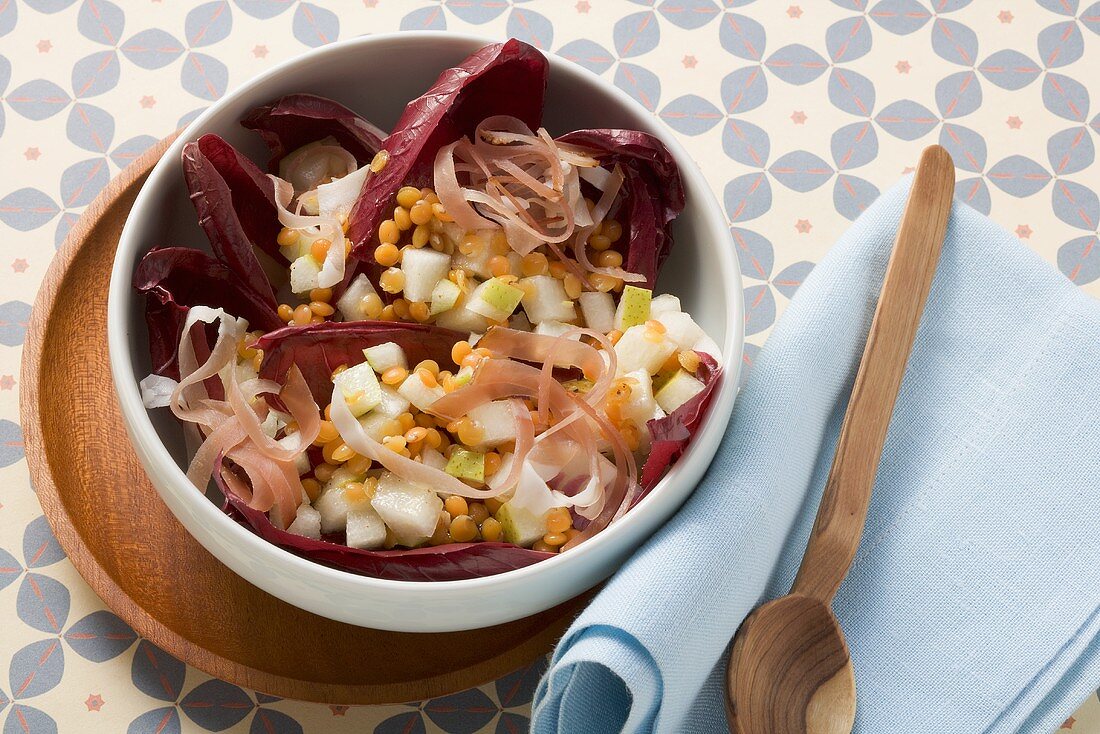 Radicchio-Salat mit Birnen und Linsen