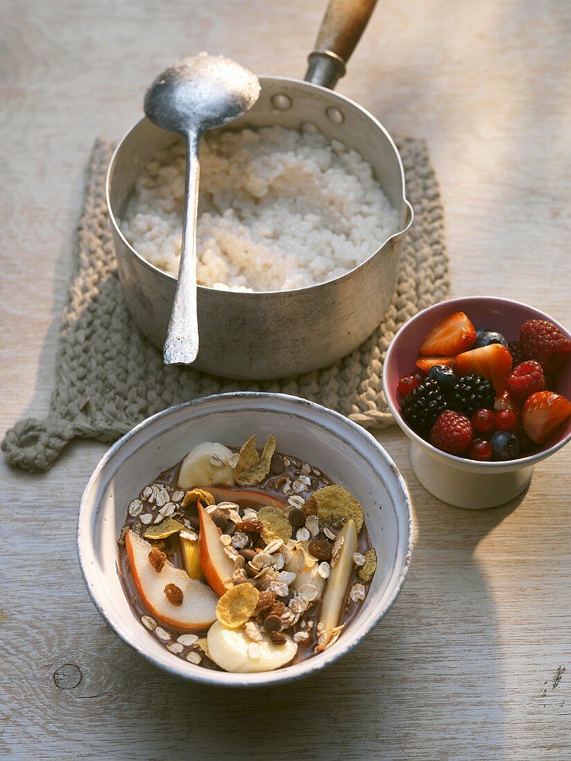 Coconut rice pudding & berry salad, chocolate cream muesli & fruit