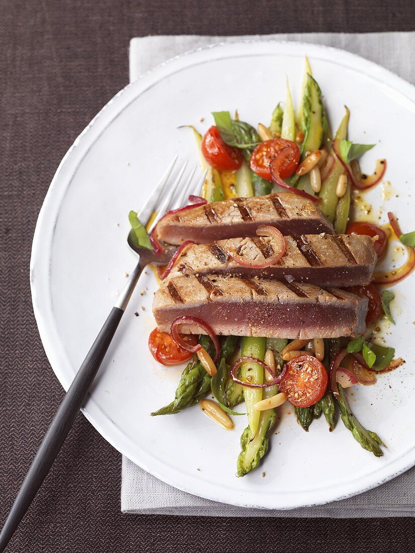 Grilled tuna steak with green asparagus