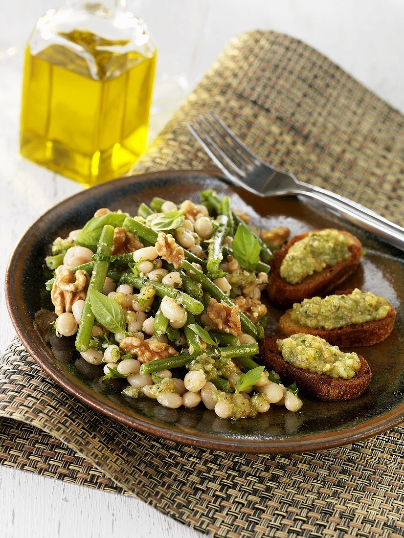 Bean stew with pesto baguette