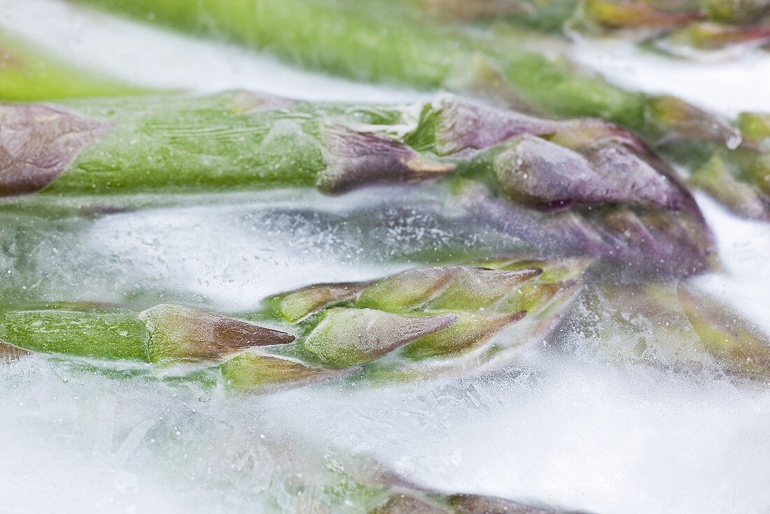 Frozen green asparagus (close-up)