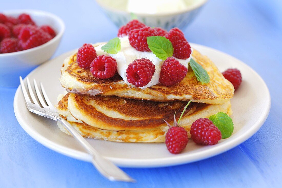 Pancakes mit Himbeeren und Joghurt