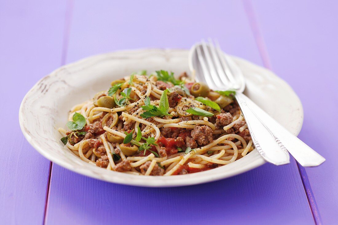 Spaghetti and mince sauce with olives and herbs