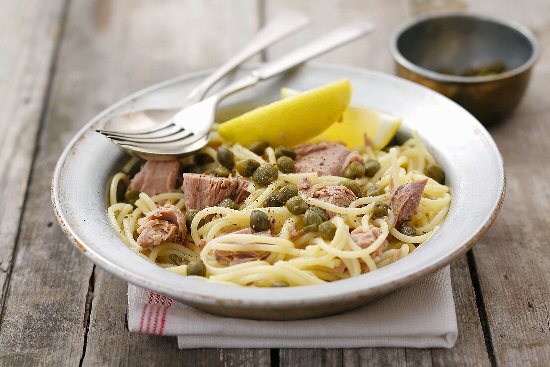 Spaghett with tuna, capers and lemon and olive sauce
