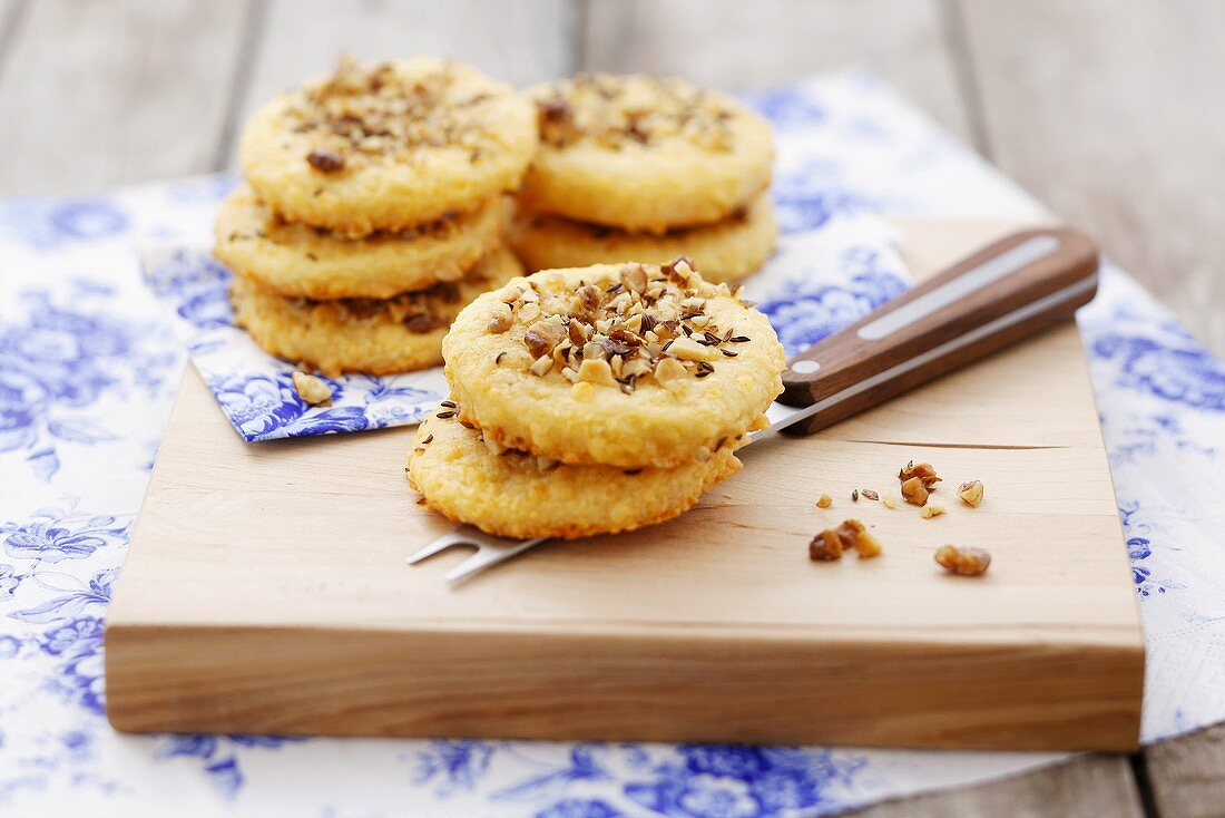 Cheese biscuits with walnuts and cumin