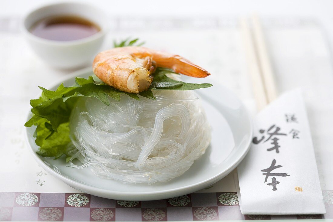 Rice noodles with shiso leaf and prawn