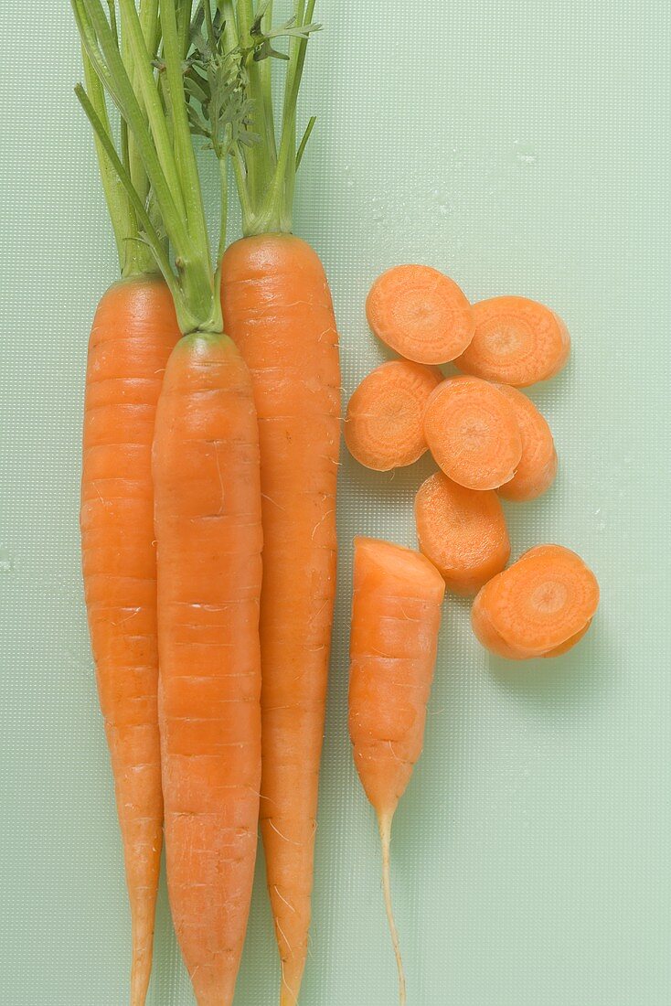 Carrots, whole and sliced