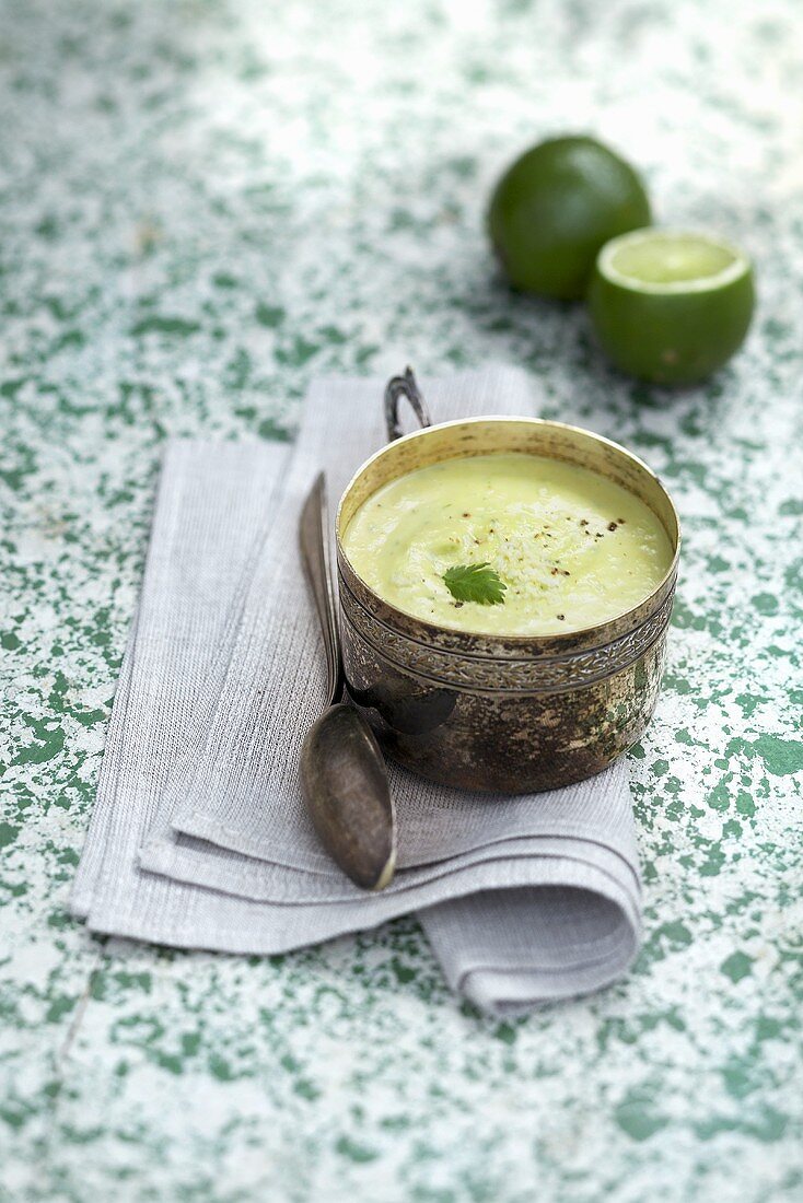 Avocado-Kokos-Suppe