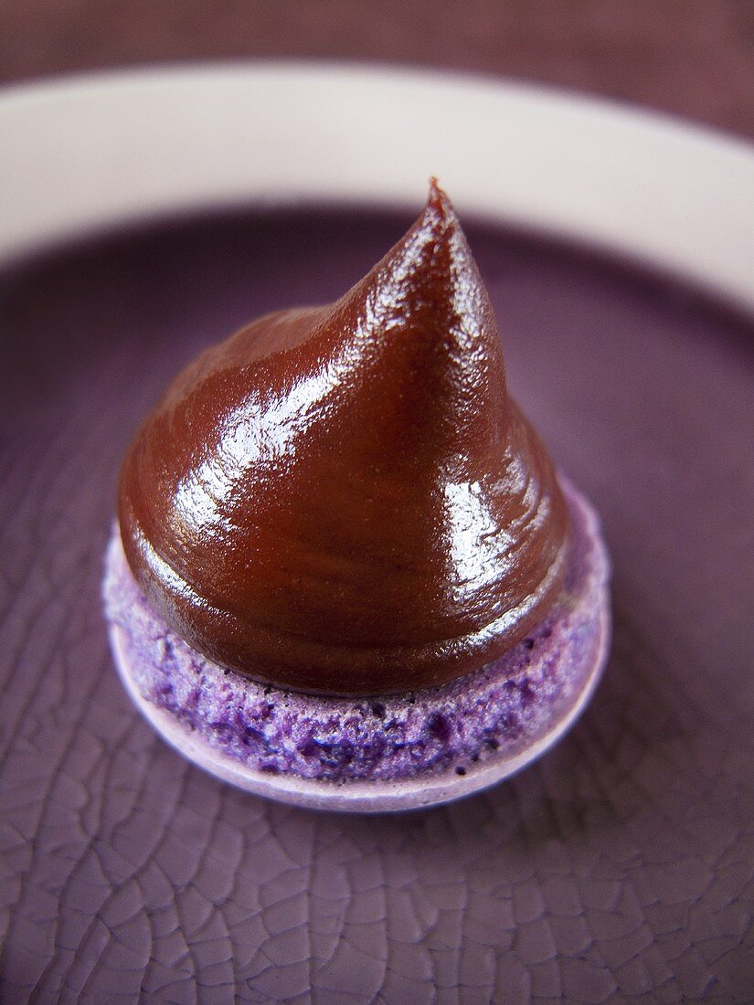 Ganache au chocolat noir (Small fancy with ganache cream, France)