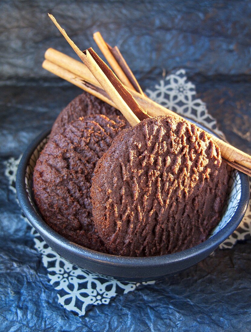 Chocolate sablés with cinnamon (France)