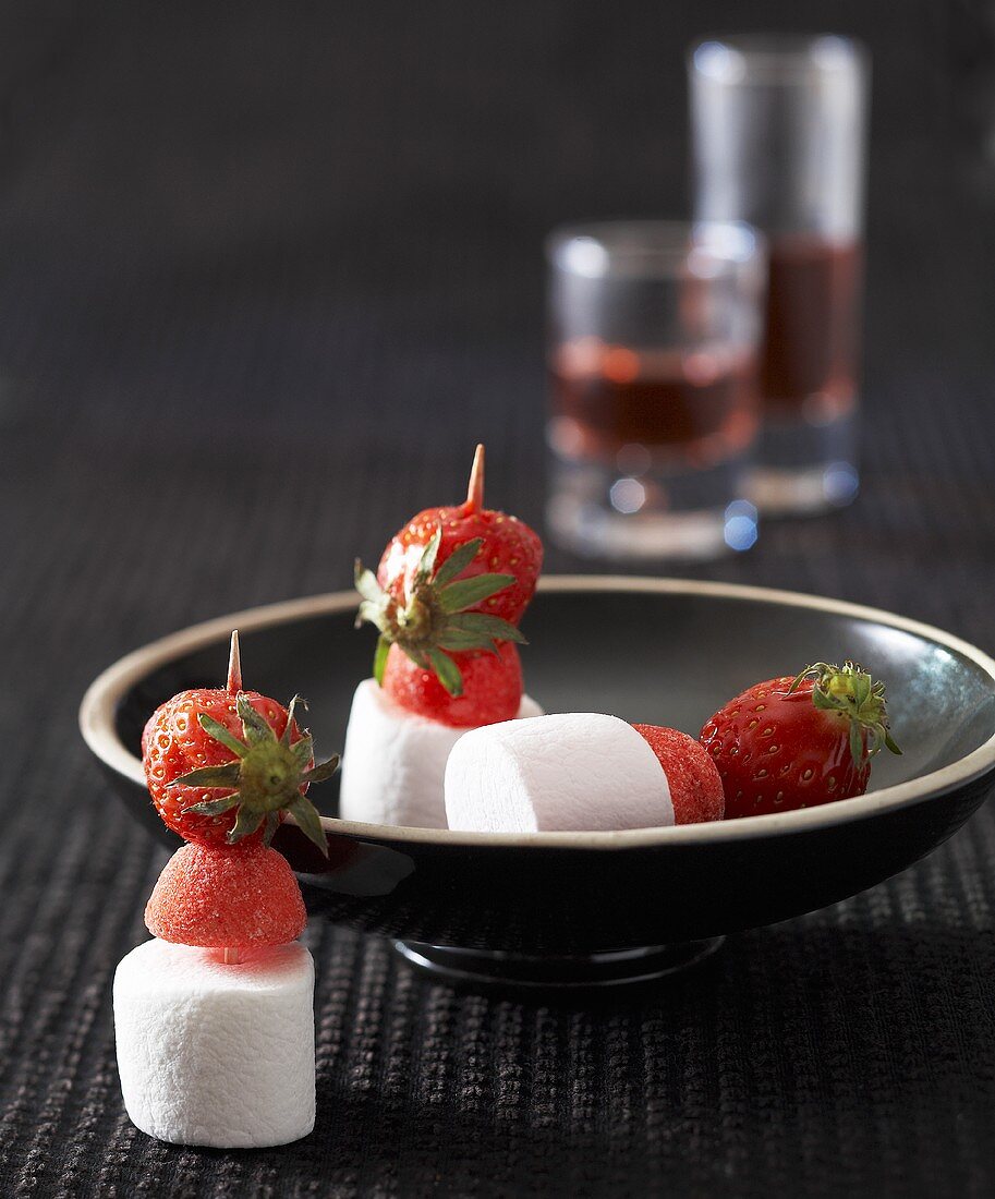 Marshmallows and strawberries on cocktail sticks