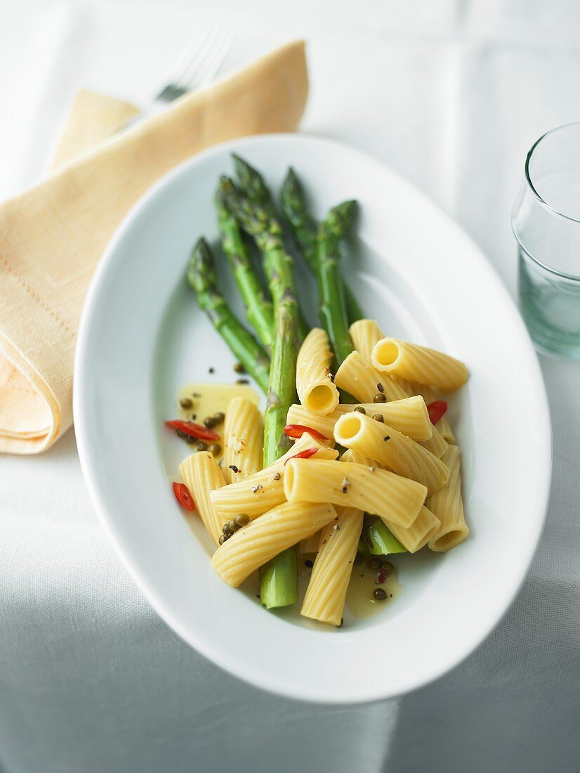 Pasta with green asparagus