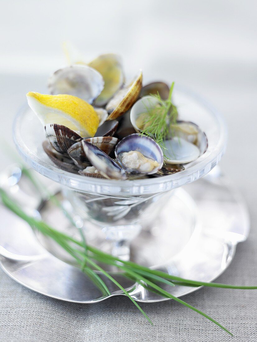 Clams with lemon