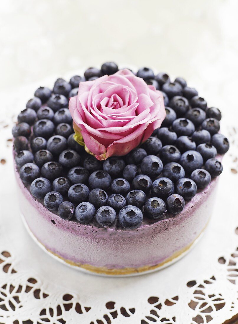 Gefrorener Käsekuchen mit Heidelbeeren