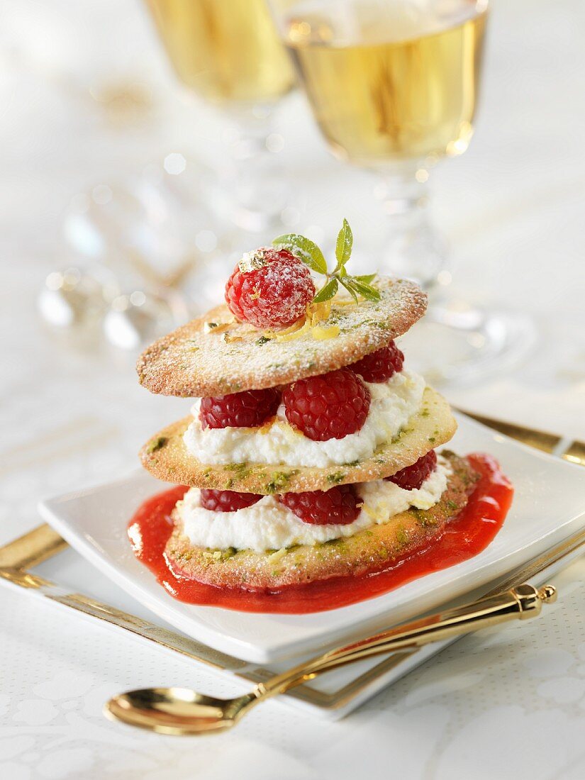 Tower of biscuits, raspberries and ricotta cream