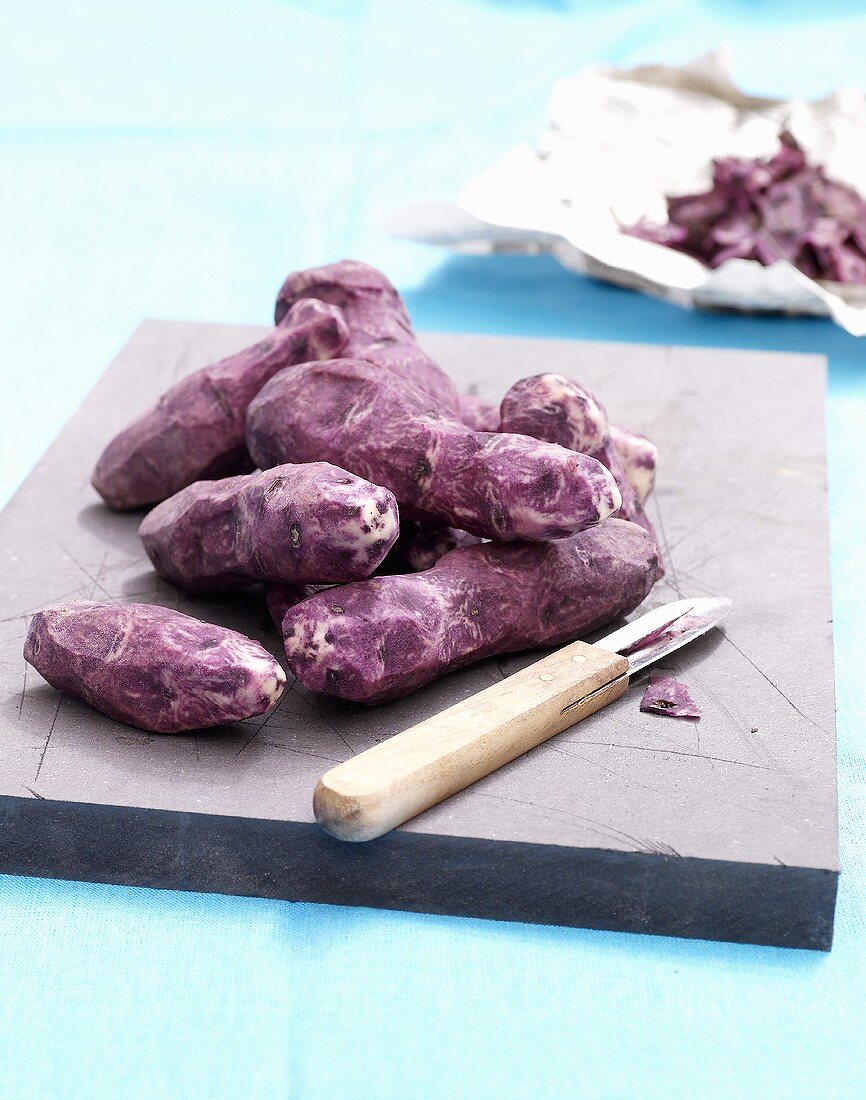Purple potatoes (Vitelotte), peeled