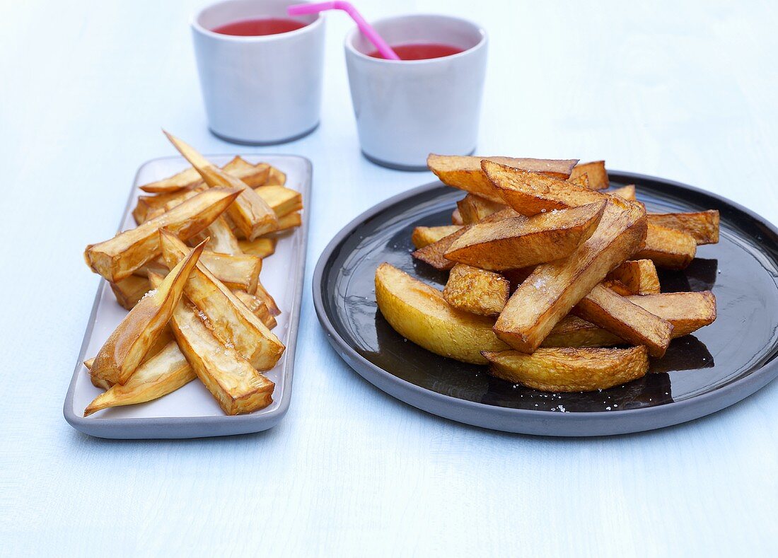 Pommes frites und frittierte Süsskartoffeln