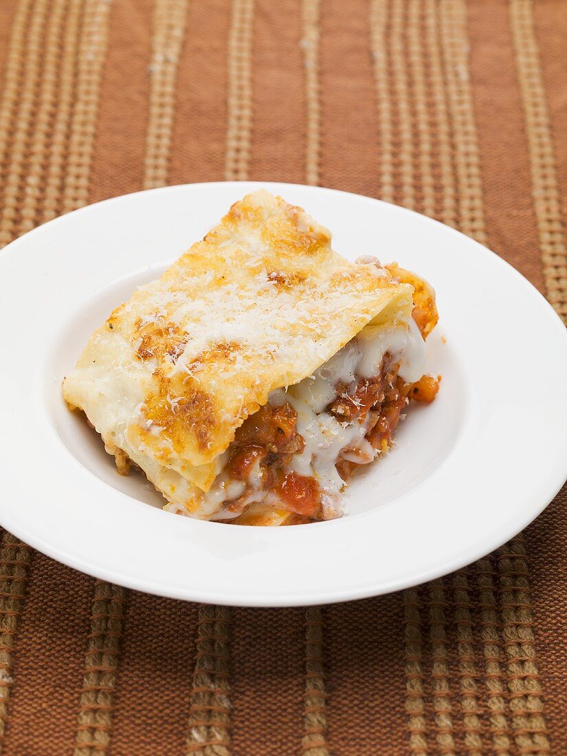 Lasagne alla bolognese (Nudelauflauf mit Fleischsauce, Italien)