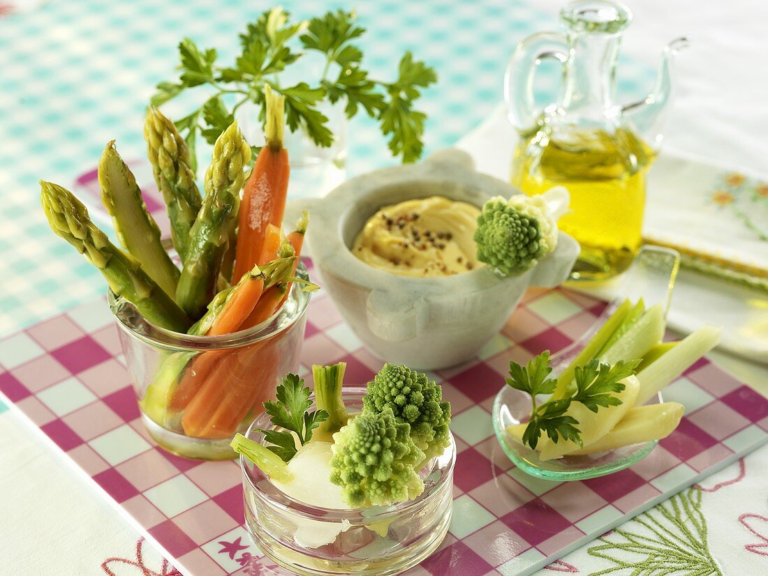 Vegetables for dipping with aioli