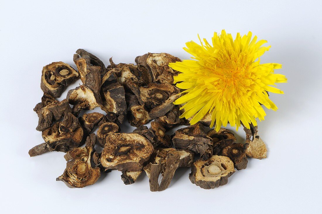 Roasted dandelion root with flower