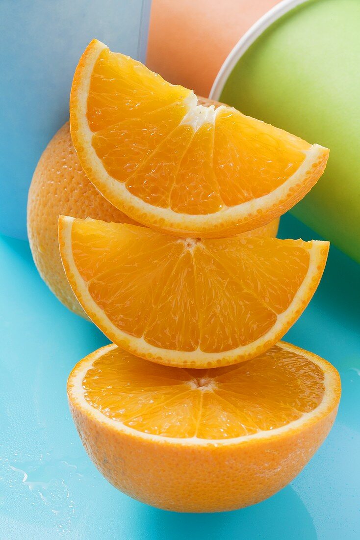 Stack of oranges and orange pieces