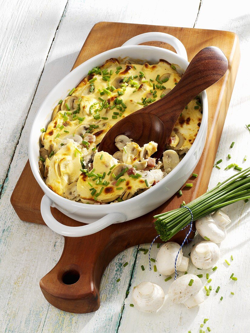 Mushroom and ham gratin with chives