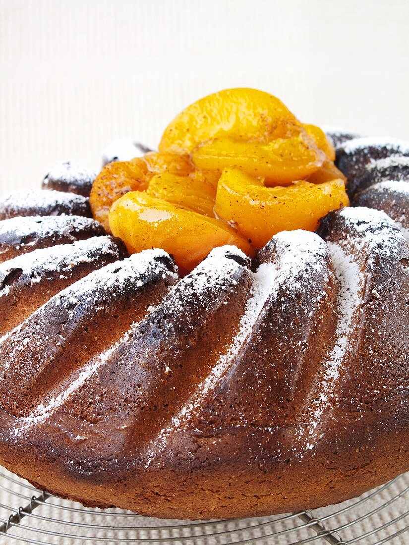 Sponge cake with apricots and vanilla