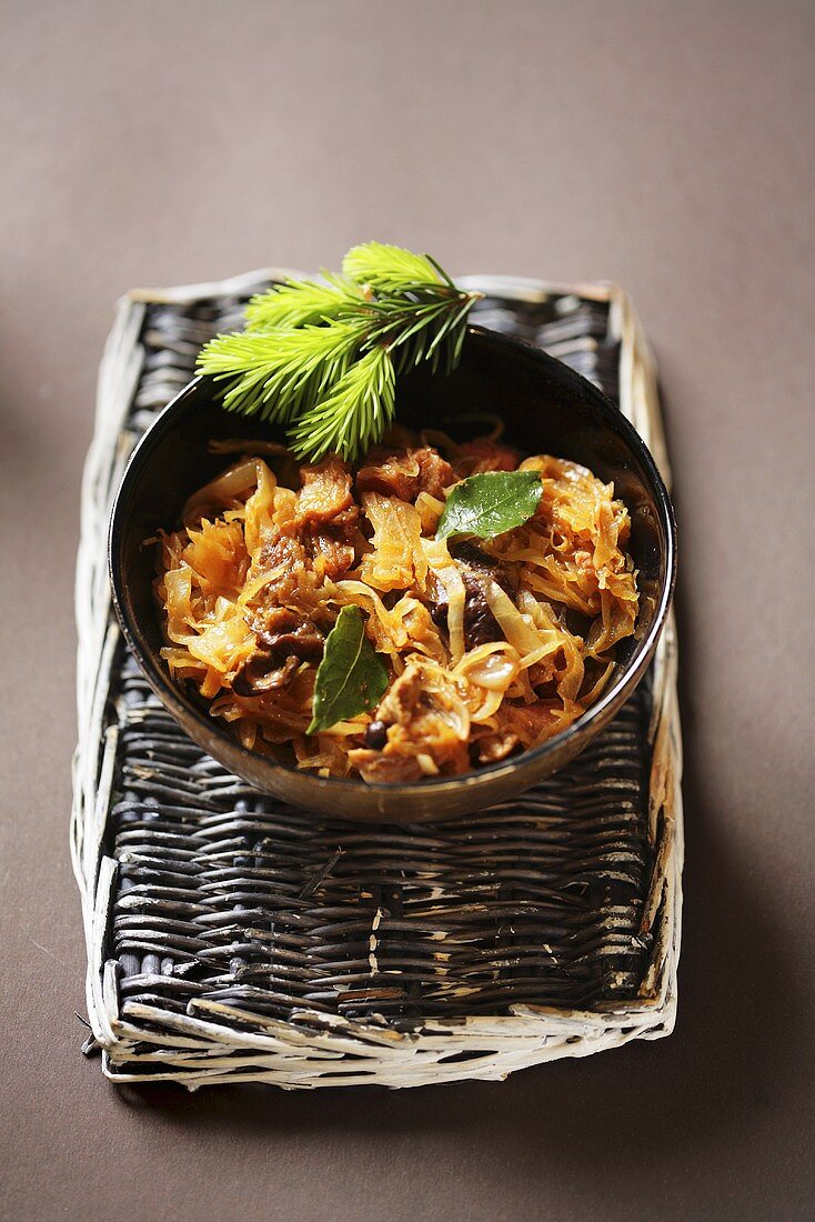 Bigos (Sauerkraut mit Wurst, Polen) zu Weihnachten