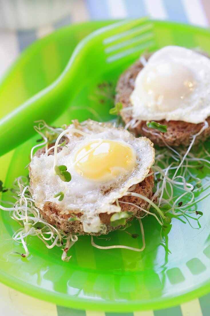 Bread rounds with bean sprouts and fried quail egg (for Children)