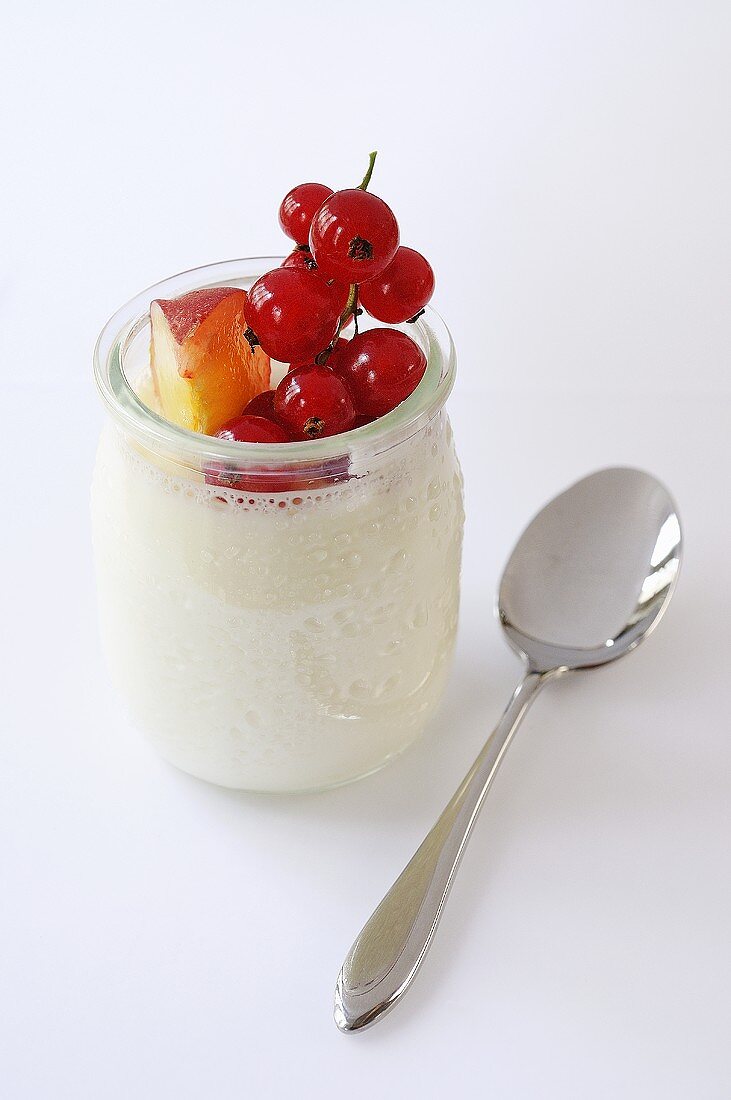 Natural yoghurt with peach and redcurrants