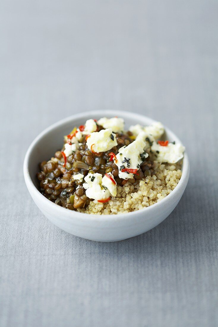 Quinoa mit Linsen und Feta