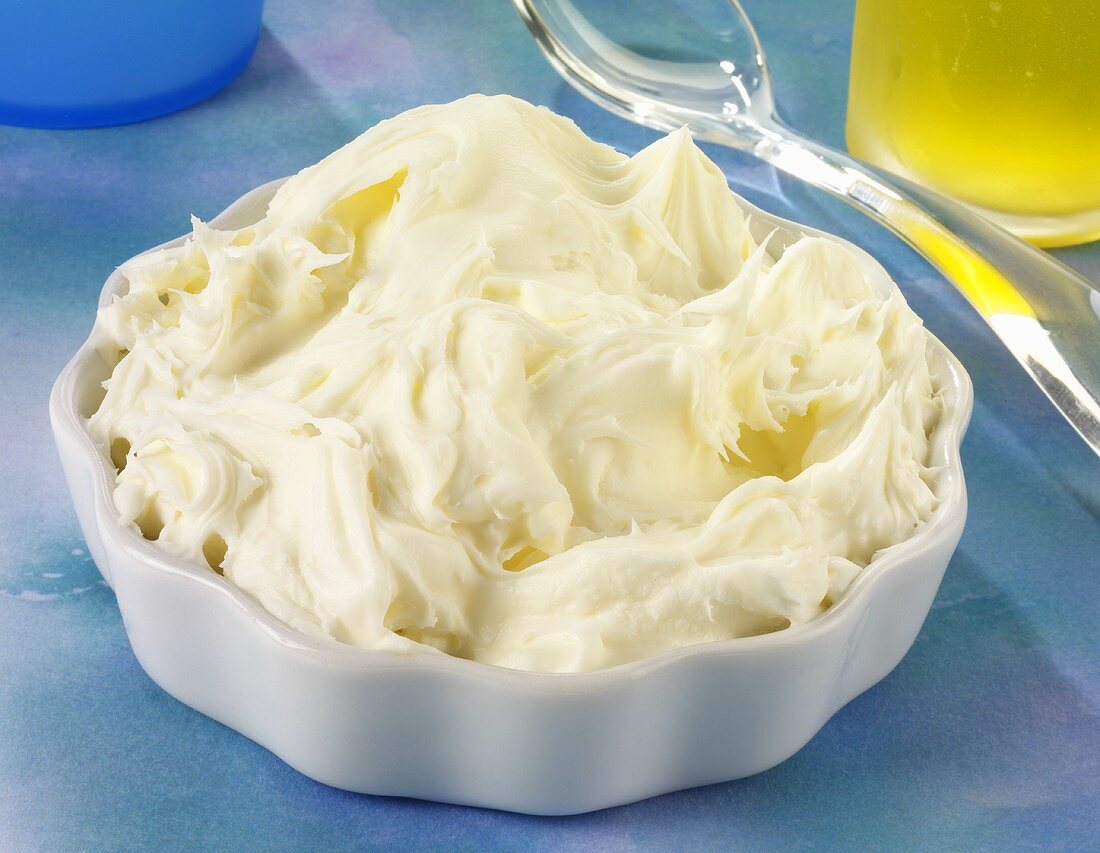 Frische Butter in Schale