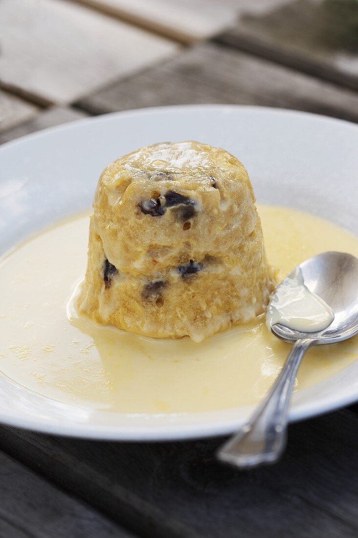 Spotted Dick (steamed currant pudding, UK) & custard
