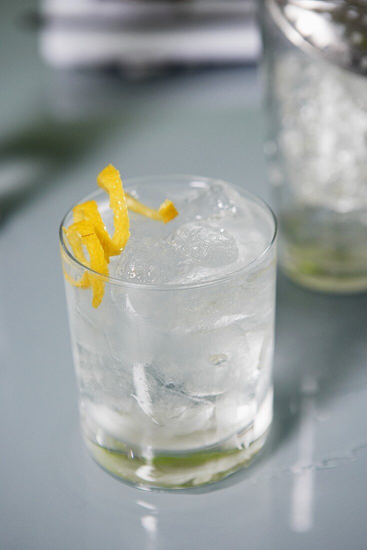 A glass of gin and tonic with ice cubes