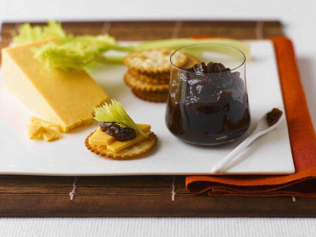 Crackers with cheese and chutney