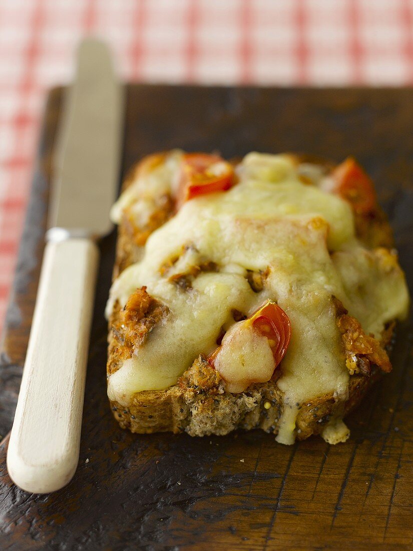 Cheese and tomatoes on toast with anchovies