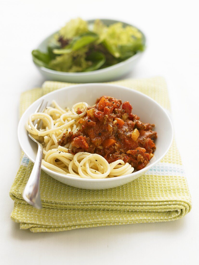 Spaghetti Bolognese mit Salatbeilage