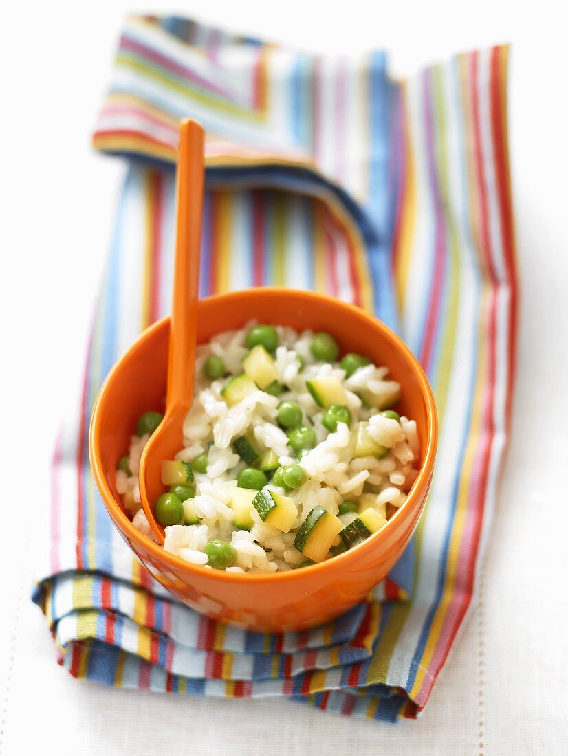 Risotto with peas and courgettes for children