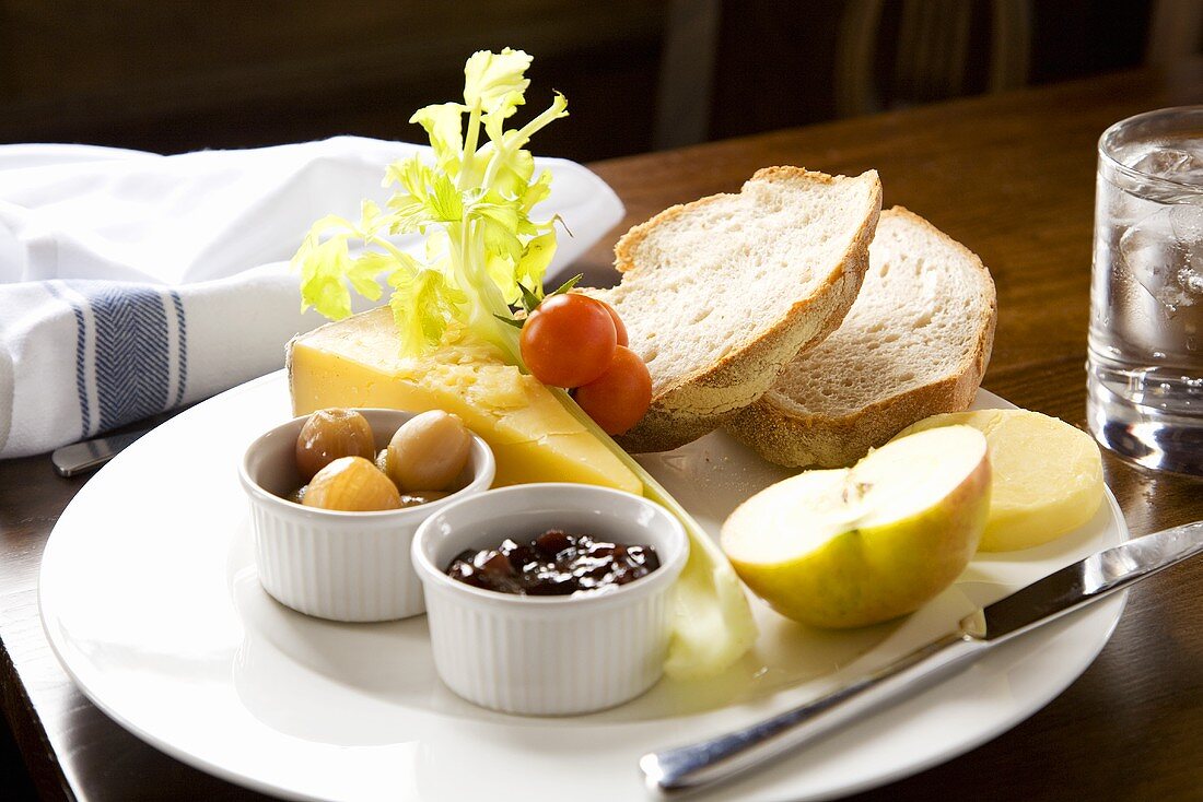 Traditioneller Ploughman's Lunch (England)